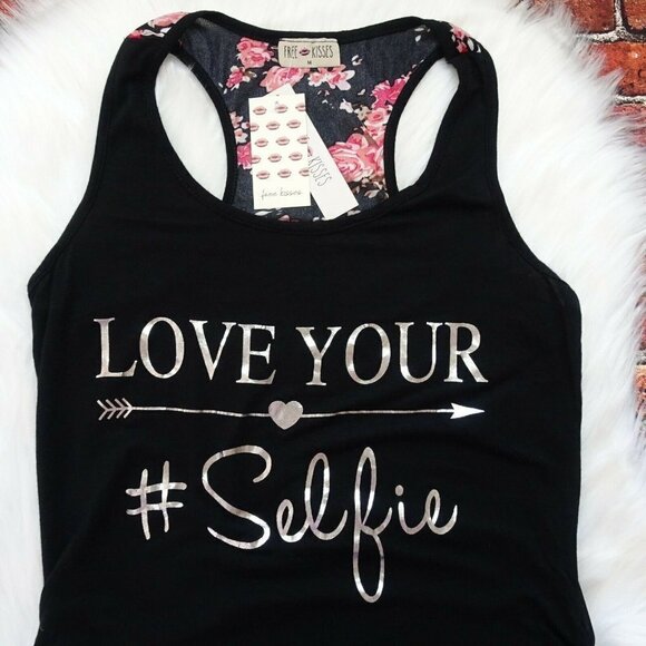 💰3/$25 NWT Free Kisses Tank Top Graphic Floral "Love Your #Selfie"  M - Picture 7 of 12